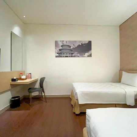 Hotel 88 Embong Malang Tunjungan Surabaya By Wh - Breakfast With The Best View On The Highest Floor And Strategic Location In The City Center Екстер'єр фото