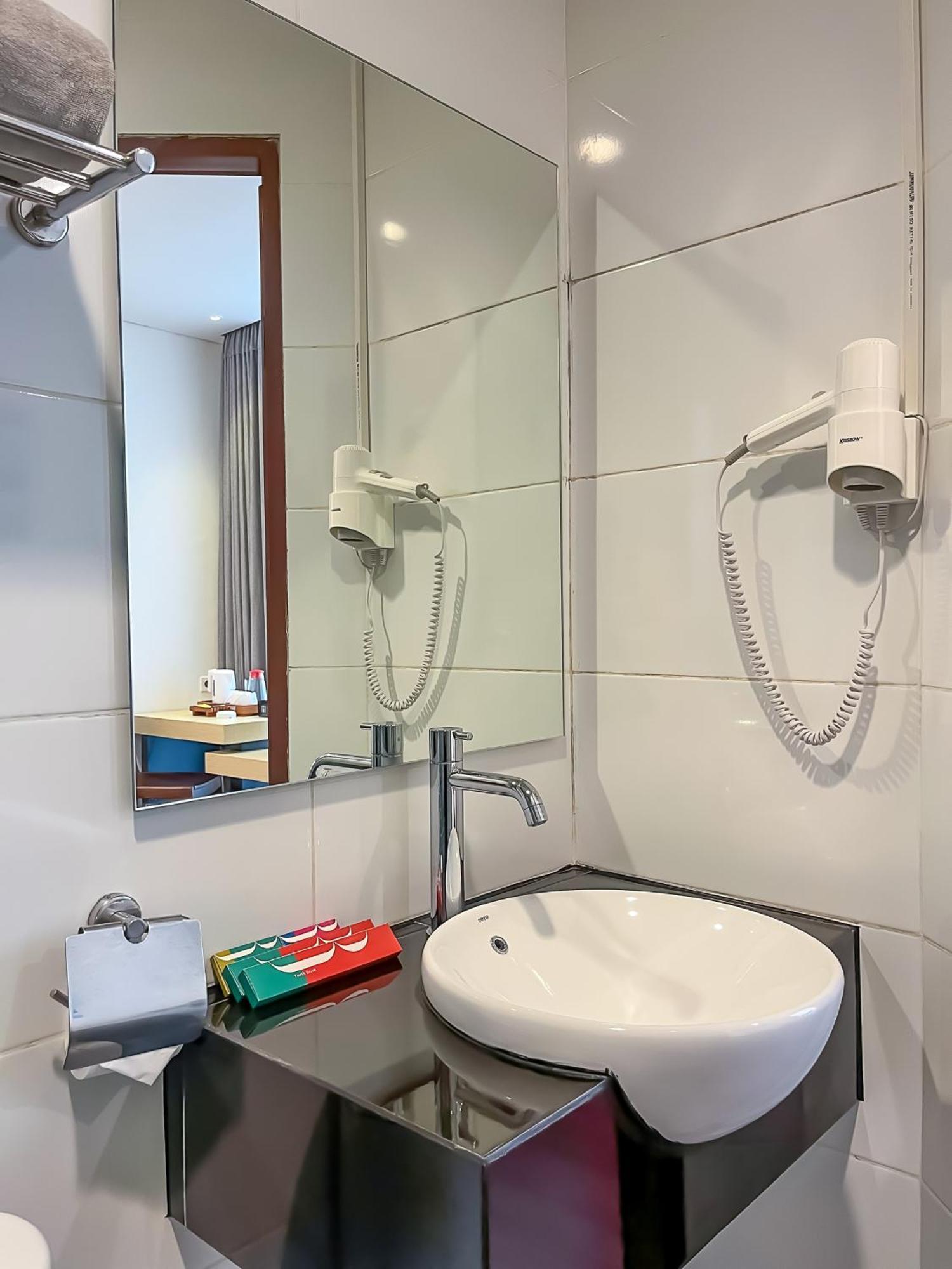 Hotel 88 Embong Malang Tunjungan Surabaya By Wh - Breakfast With The Best View On The Highest Floor And Strategic Location In The City Center Екстер'єр фото