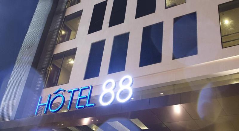 Hotel 88 Embong Malang Tunjungan Surabaya By Wh - Breakfast With The Best View On The Highest Floor And Strategic Location In The City Center Екстер'єр фото