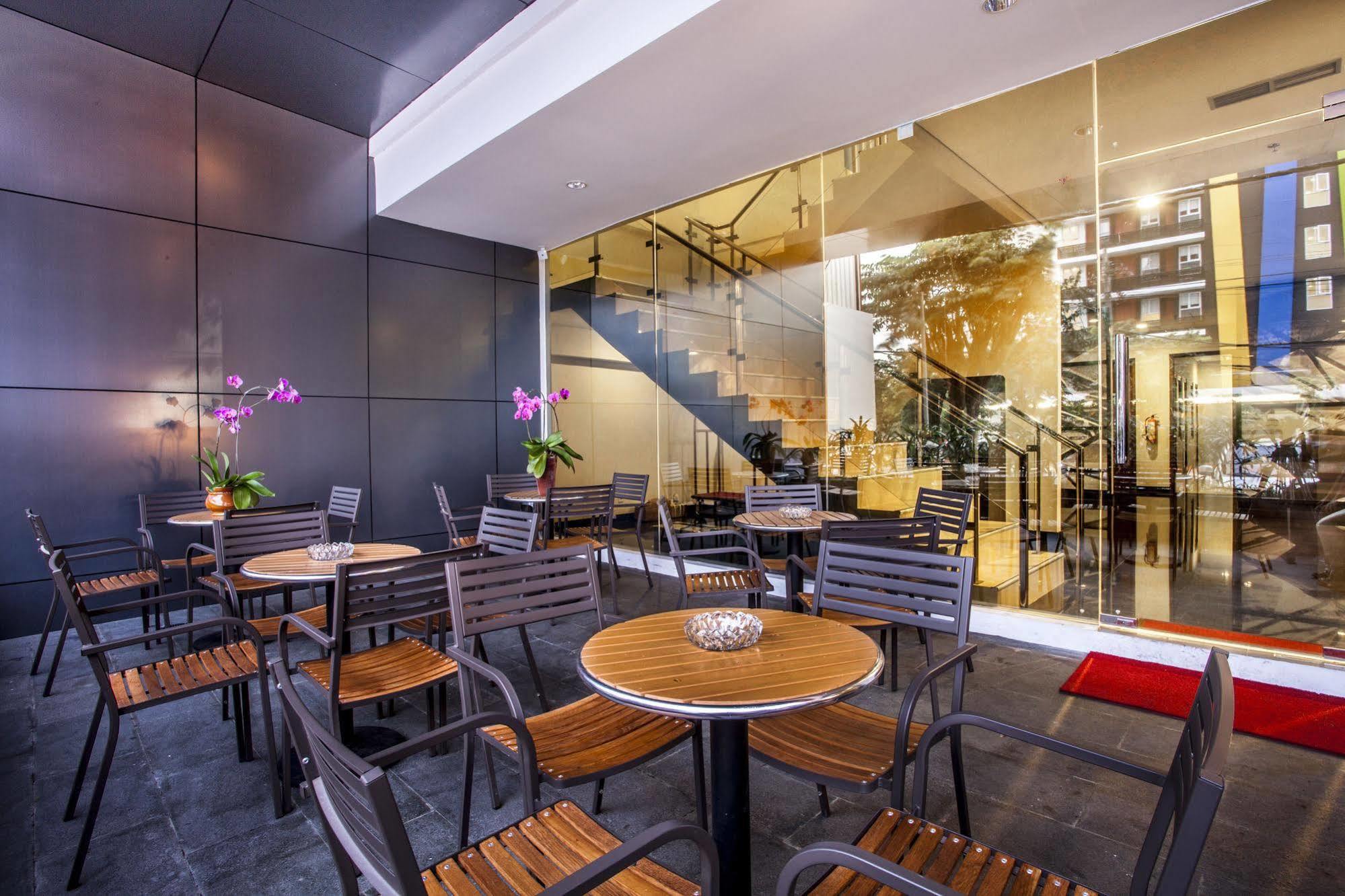Hotel 88 Embong Malang Tunjungan Surabaya By Wh - Breakfast With The Best View On The Highest Floor And Strategic Location In The City Center Екстер'єр фото