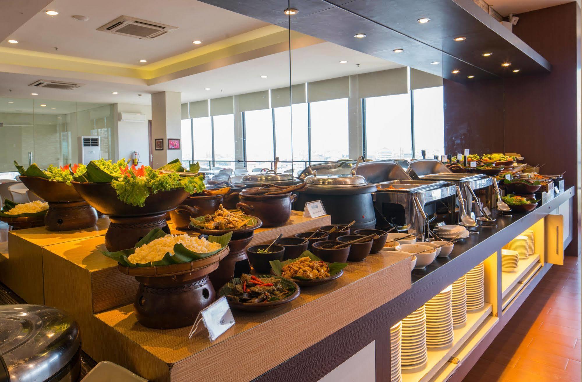 Hotel 88 Embong Malang Tunjungan Surabaya By Wh - Breakfast With The Best View On The Highest Floor And Strategic Location In The City Center Екстер'єр фото
