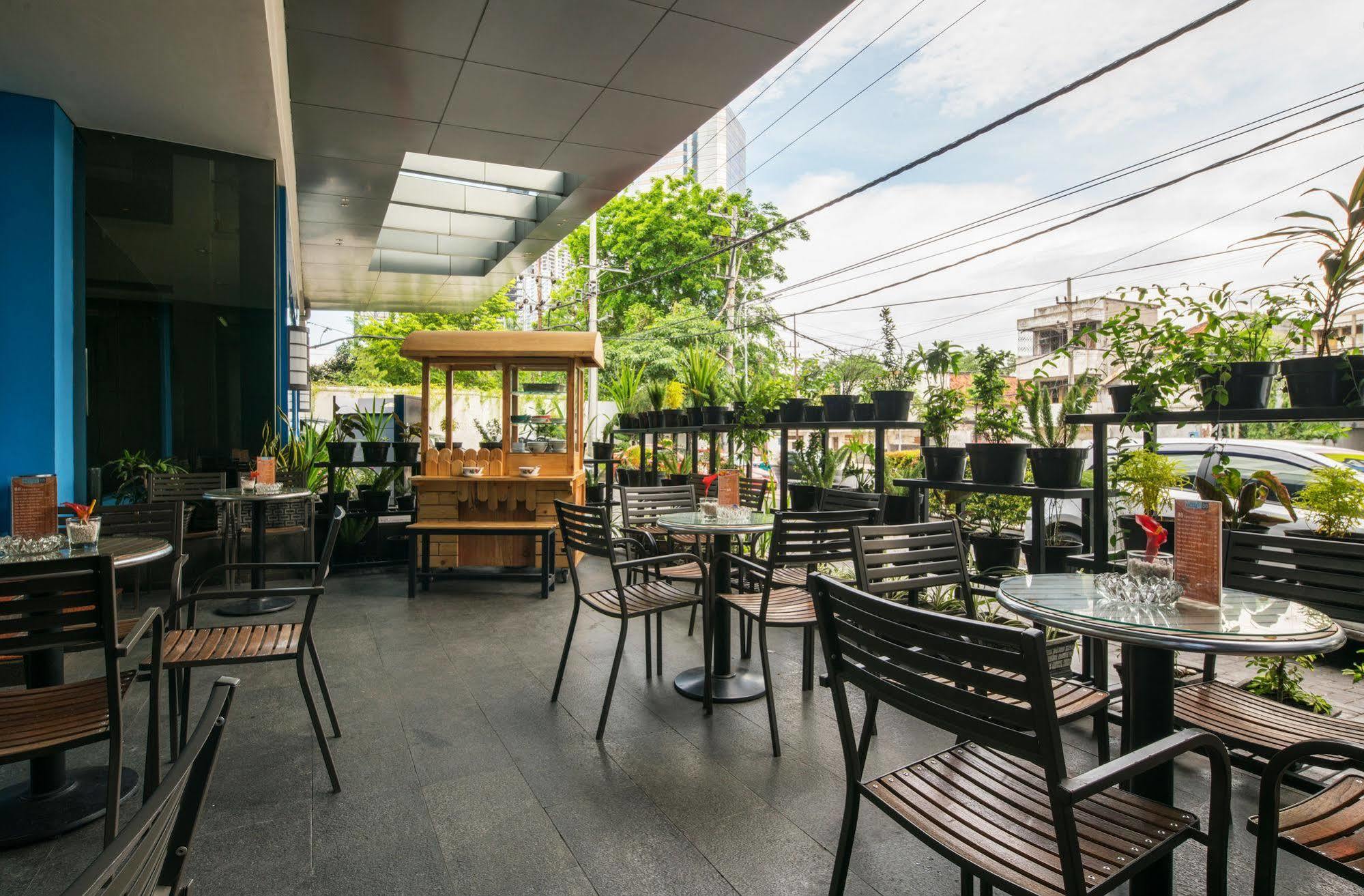 Hotel 88 Embong Malang Tunjungan Surabaya By Wh - Breakfast With The Best View On The Highest Floor And Strategic Location In The City Center Екстер'єр фото